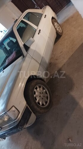 Mercedes 190 1991, 183,123 km - 2.0 l - Astara