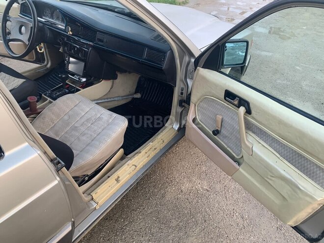 Mercedes 190 1988, 31,000 km - 2.0 л - Bakı
