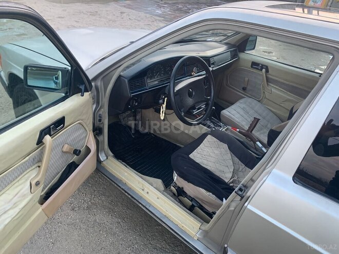 Mercedes 190 1988, 31,000 km - 2.0 л - Bakı
