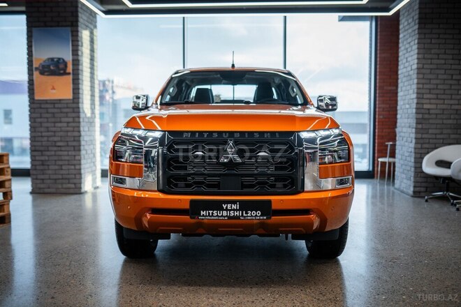 Mitsubishi L200-1