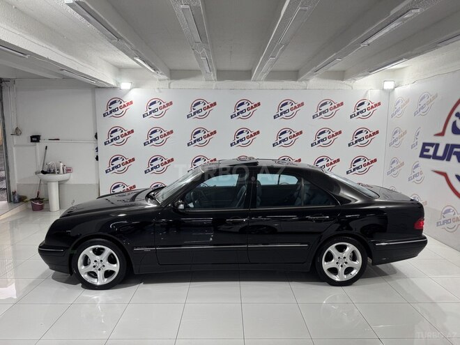 Mercedes E 240-12