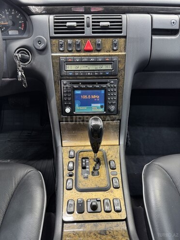 Mercedes E 240-6