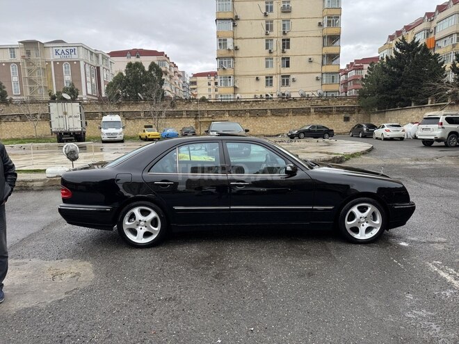 Mercedes E 240-16