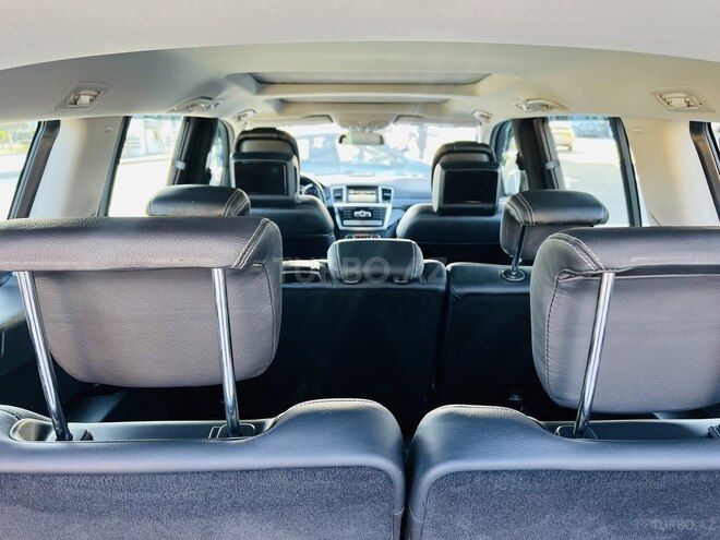 Mercedes GL 500 4MATIC-10