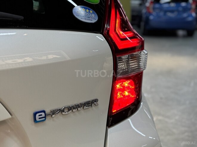 Nissan Note-4