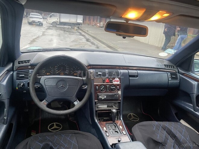Mercedes E 230 1997, 323,000 km - 2.3 l - Bakı