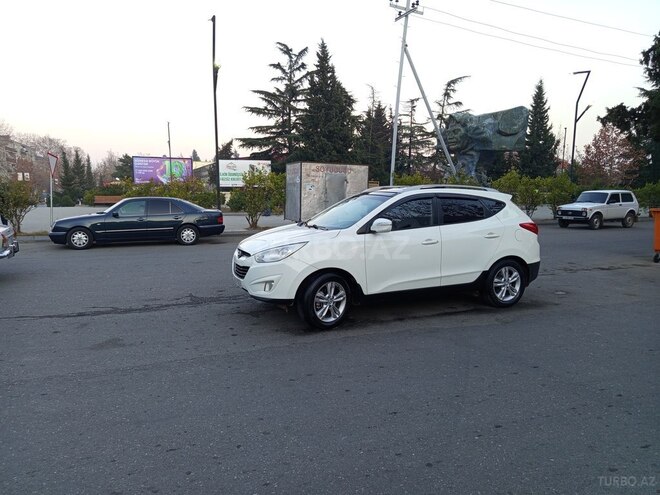Hyundai ix35 2010, 220,363 km - 2.0 л - Qazax