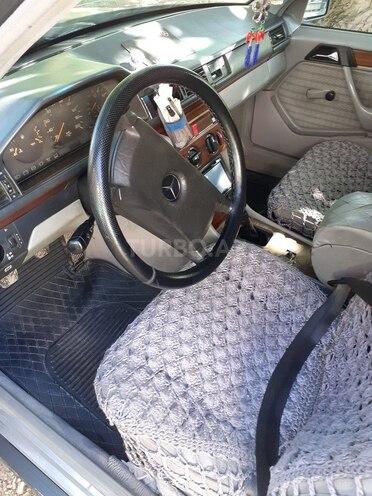 Mercedes E 250 1990, 533,441 km - 2.5 л - Şabran
