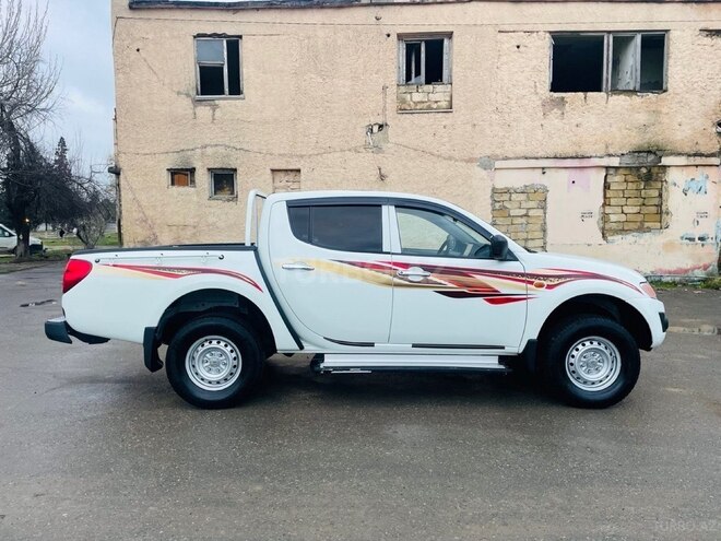 Mitsubishi L200 2011, 284,000 km - 2.5 l - Sumqayıt