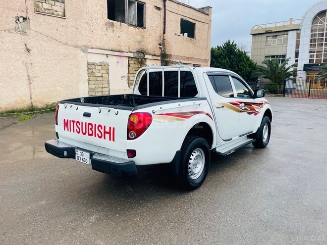 Mitsubishi L200 2011, 284,000 km - 2.5 l - Sumqayıt