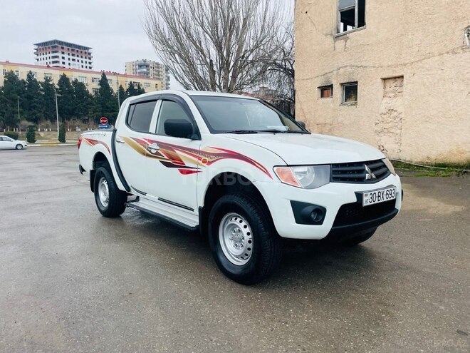Mitsubishi L200 2011, 284,000 km - 2.5 l - Sumqayıt