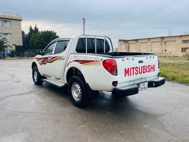 Mitsubishi L200 2011, 284,000 km - 2.5 l - Sumqayıt