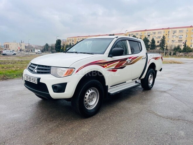Mitsubishi L200 2011, 284,000 km - 2.5 l - Sumqayıt