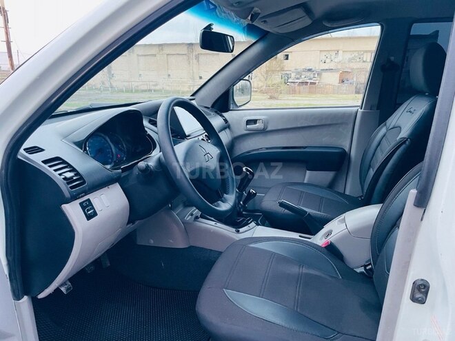 Mitsubishi L200 2011, 284,000 km - 2.5 l - Sumqayıt