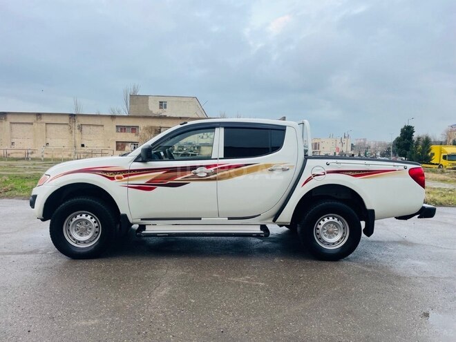 Mitsubishi L200 2011, 284,000 km - 2.5 l - Sumqayıt