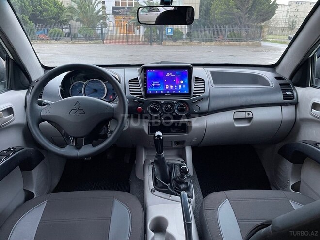 Mitsubishi L200 2011, 284,000 km - 2.5 l - Sumqayıt