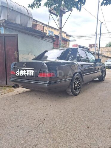 Mercedes E 220 1994, 445,797 km - 2.2 l - Beyləqan