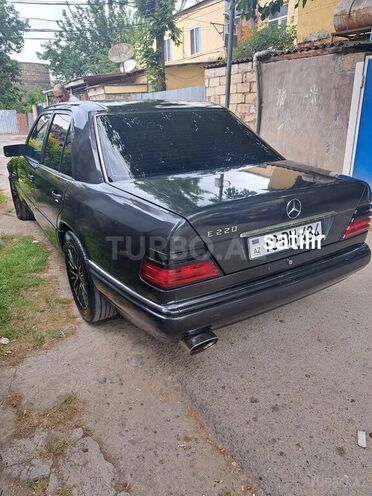 Mercedes E 220 1994, 445,797 km - 2.2 l - Beyləqan