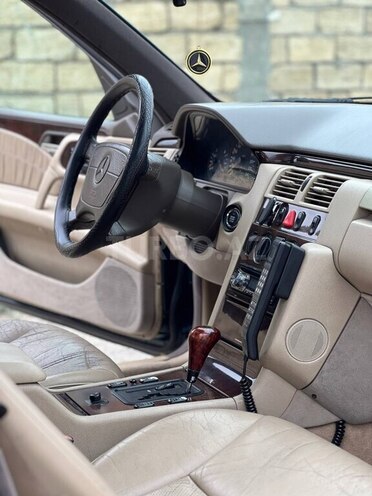Mercedes E 230 1996, 330,126 km - 2.3 l - Bakı