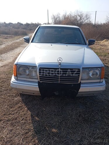 Mercedes E 200 d 1991, 753,685 km - 2.0 l - Saatlı