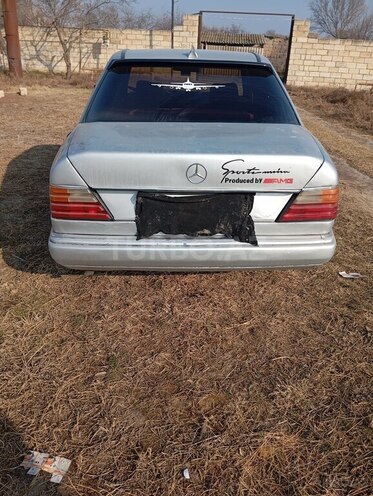 Mercedes E 200 d 1991, 753,685 km - 2.0 l - Saatlı