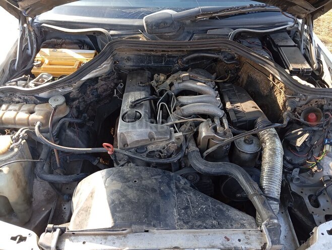 Mercedes E 200 d 1991, 753,685 km - 2.0 l - Saatlı