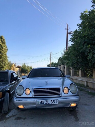 Mercedes E 230 1996, 260,000 km - 2.3 l - Quba