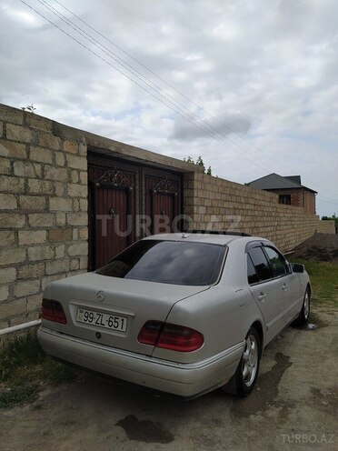 Mercedes E 230 1996, 260,000 km - 2.3 l - Quba