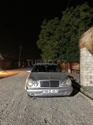 Mercedes E 230 1996, 260,000 km - 2.3 l - Quba