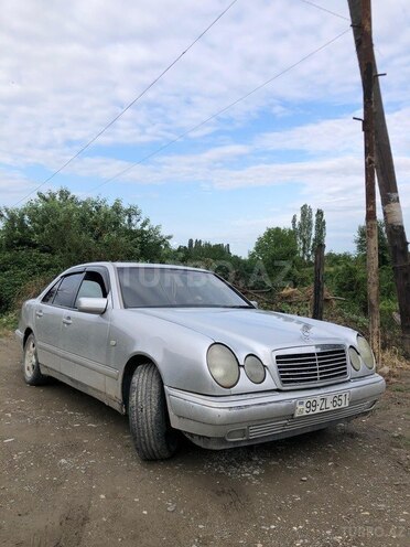 Mercedes E 230 1996, 260,000 km - 2.3 l - Quba