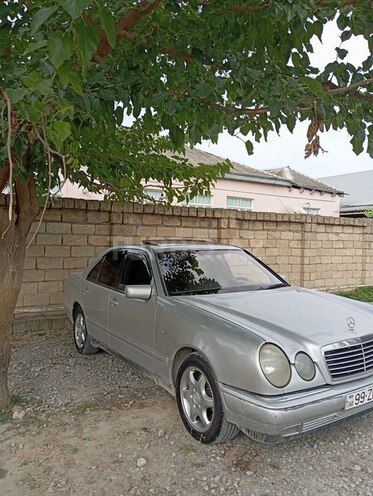 Mercedes E 230 1996, 260,000 km - 2.3 l - Quba
