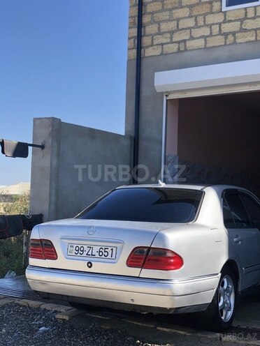 Mercedes E 230 1996, 260,000 km - 2.3 l - Quba