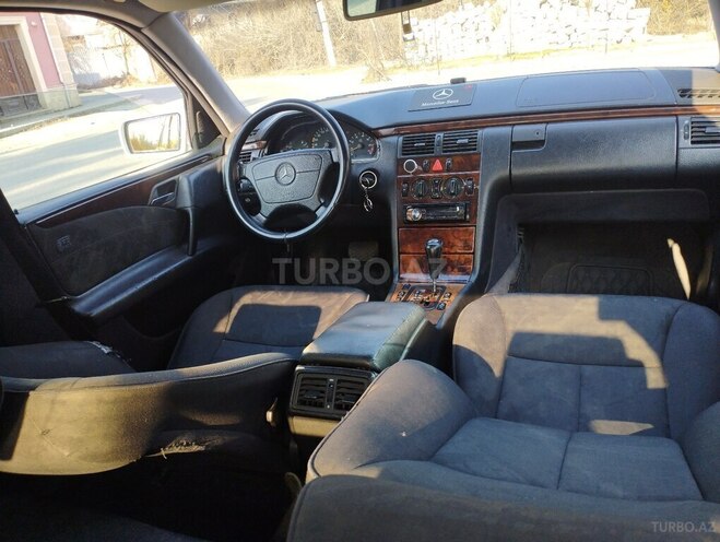Mercedes E 200 1999, 460,000 km - 2.0 l - Kürdəmir