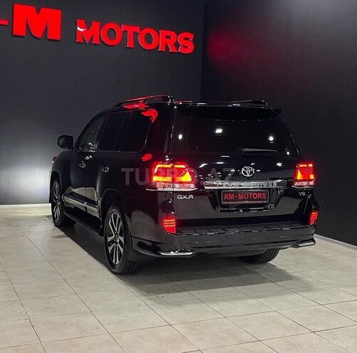 Toyota Land Cruiser-7