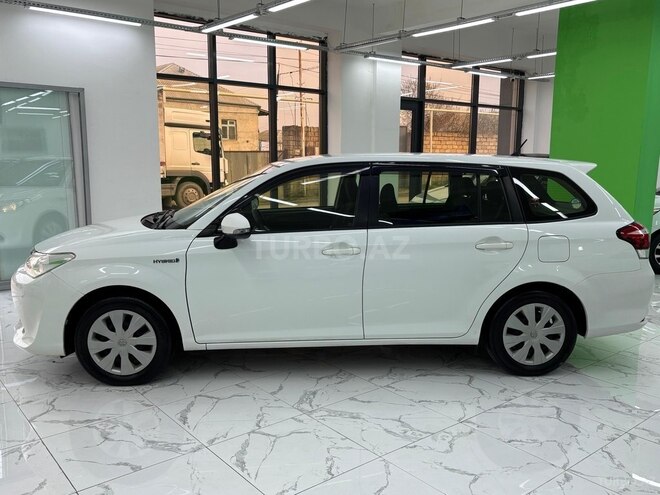 Toyota Corolla Fielder-5