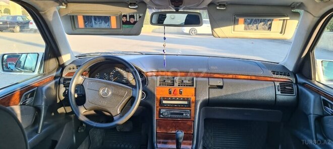 Mercedes E 240 1999, 392,000 km - 2.4 l - Bərdə