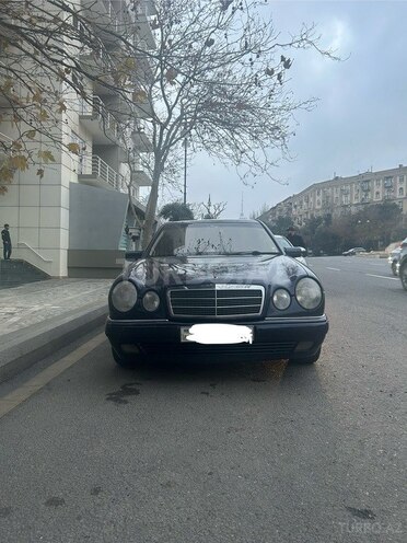 Mercedes E 240 1999, 300,000 km - 2.4 l - Bakı