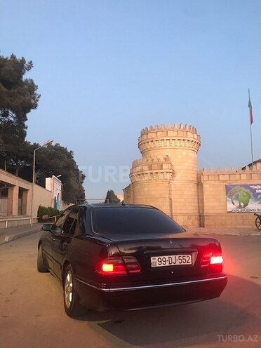 Mercedes E 220 d 2001, 530,000 km - 2.2 л - Bakı