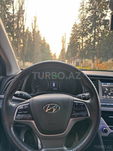 Hyundai Avante 2015, 196,000 km - 1.6 l - Masallı