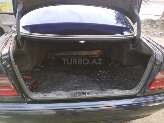 Mercedes E 220 d 4MATIC 2000, 295,256 km - 2.2 л - Bakı
