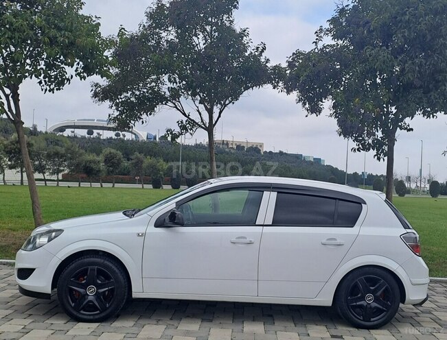 Opel Astra 2010, 205,500 km - 1.4 l - Bakı