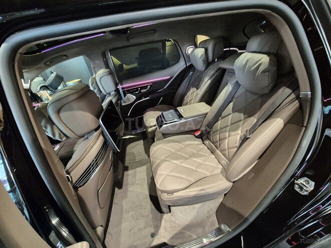 Mercedes-Maybach EQS 680 4MATIC SUV-9