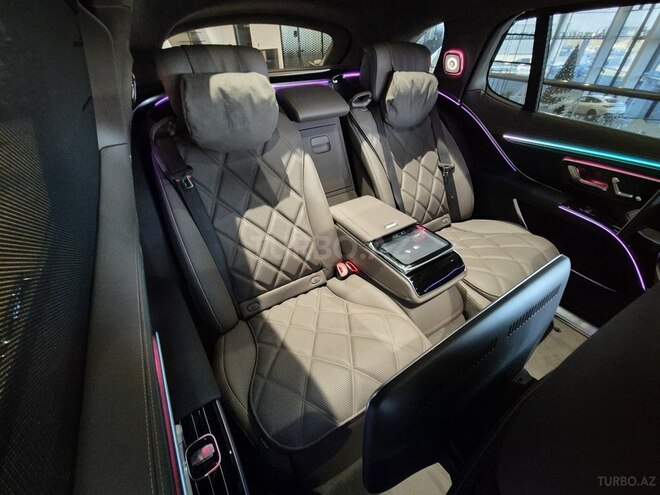 Mercedes-Maybach EQS 680 4MATIC SUV-13