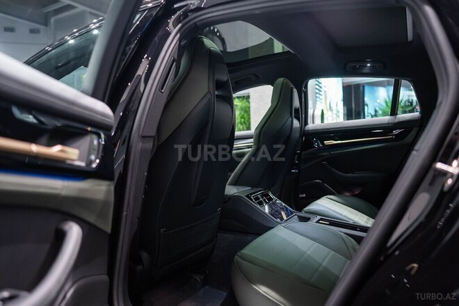 Porsche Panamera 4 E-Hybrid-12