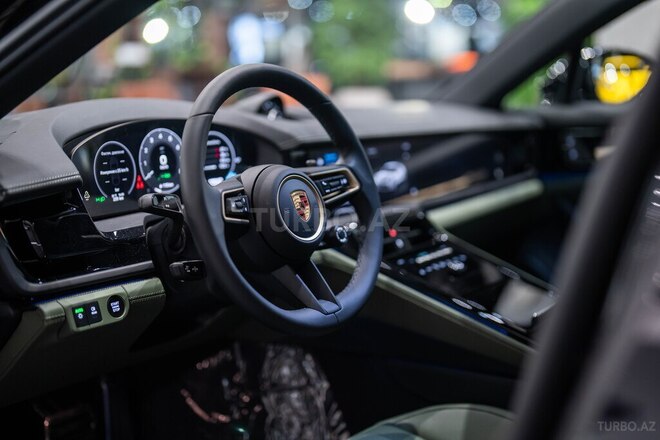 Porsche Panamera 4 E-Hybrid-10