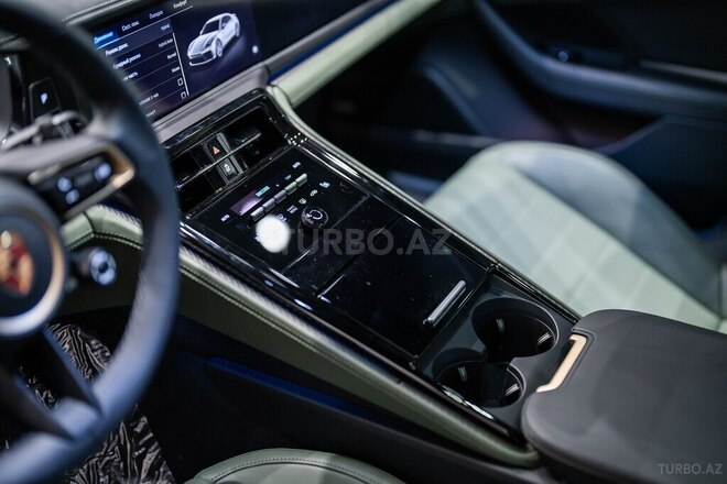 Porsche Panamera 4 E-Hybrid-14