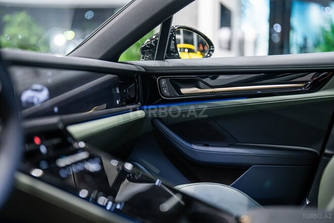 Porsche Panamera 4 E-Hybrid-13