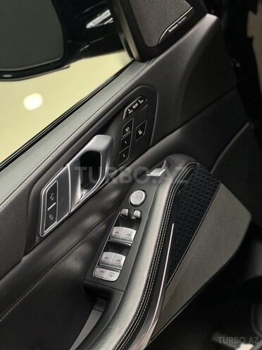 BMW X7-10