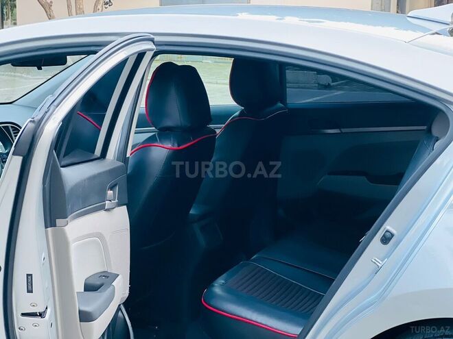 Hyundai Elantra 2018, 122,500 km - 2.0 l - Bakı