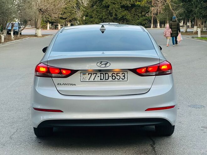 Hyundai Elantra 2018, 122,500 km - 2.0 l - Bakı